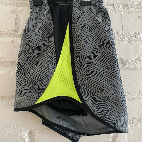 Nike Dri-Fit Women’s Running Shorts - Grey (Small) - Picture 2 of 5